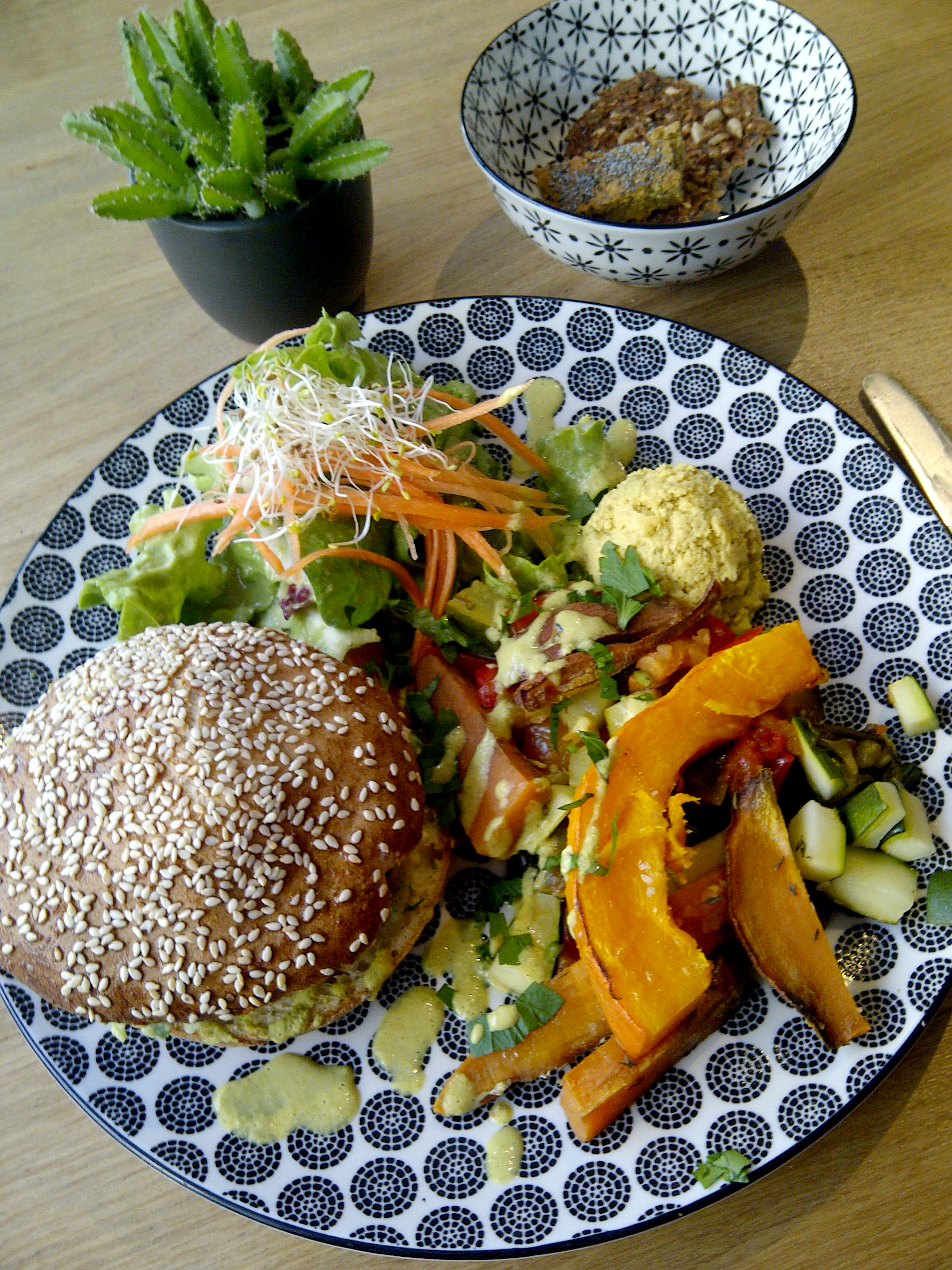 Burger au quinoa sans gluten au 5 Lorette © Cookismo.fr