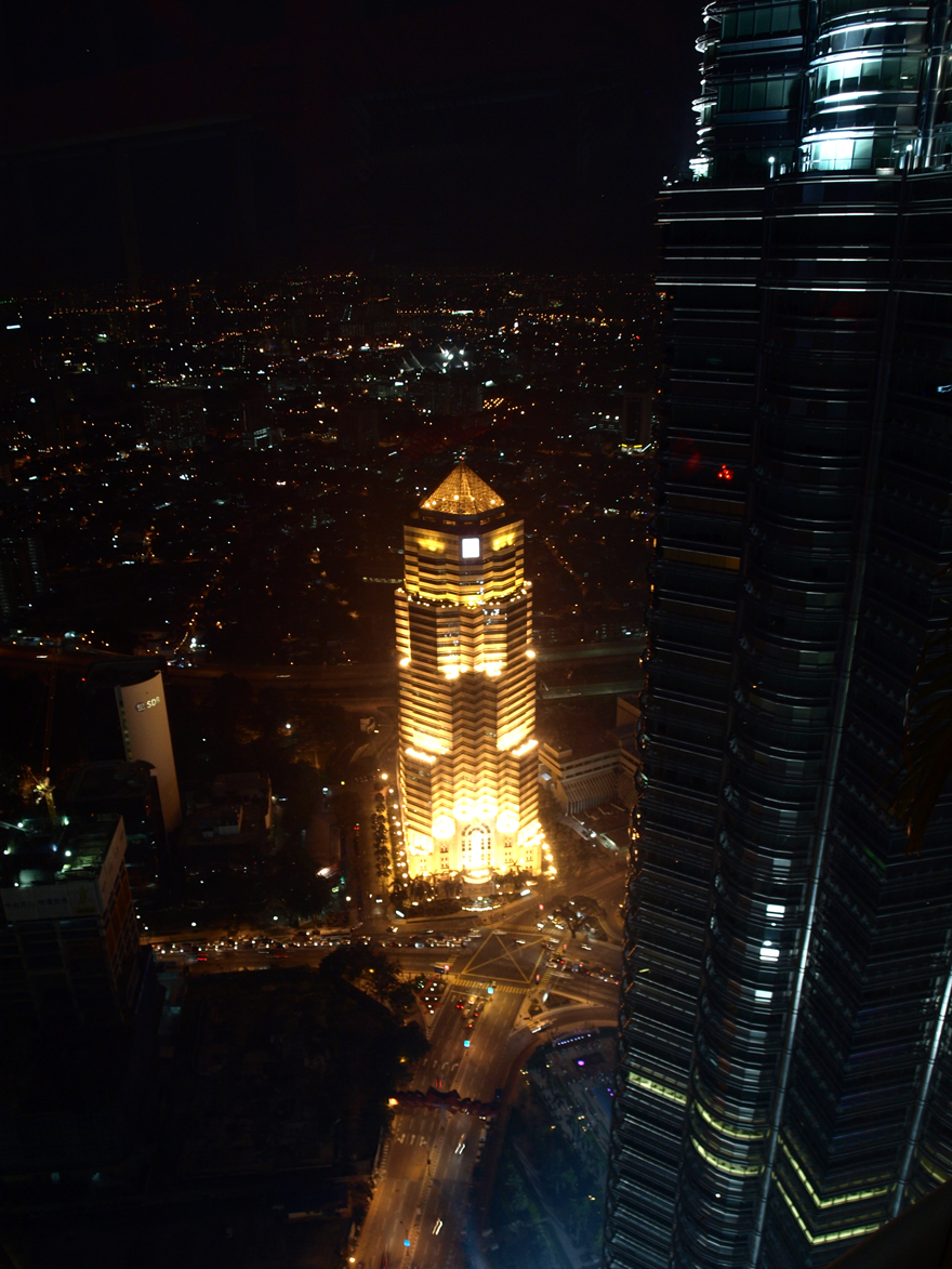KL by night, au 57e étage de la tour Marini