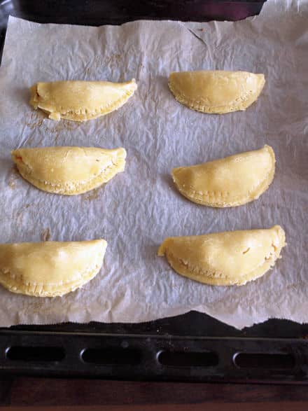 Chaussons pliés avant cuisson