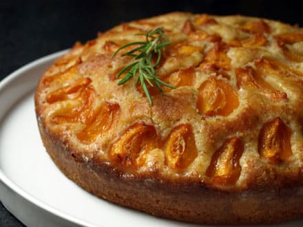 Gâteau abricot-romarin-mascarpone