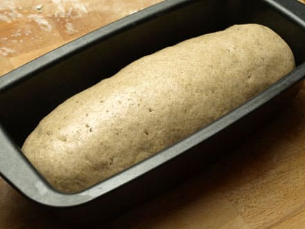 Boudin de pâte à pain dans le moule