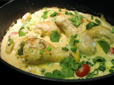 Cuisson du curry de poulet au lait de coco