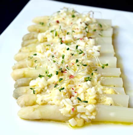 Pointes d'asperges blanches mimosa
