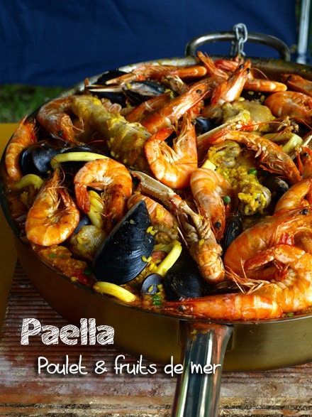 Paella espagnole au poulet et aux fruits de mer