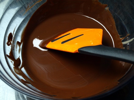 Mélange chocolat noir fondu et purée de noisettes