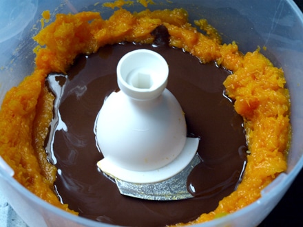 Mélange purée de butternut et chocolat fondu pour bûche sans gluten 