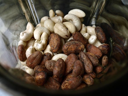 Noix de cajou et fèves de cacao