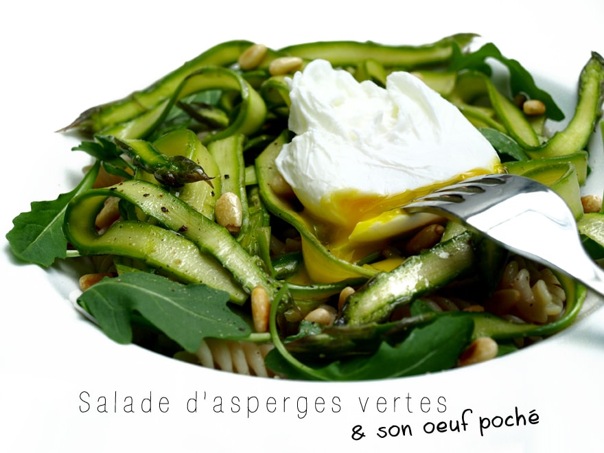 Salade d'asperges vertes crues et son oeuf poché