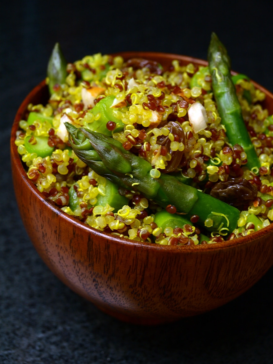 Salade de quinoa au curcuma et asperges vertes