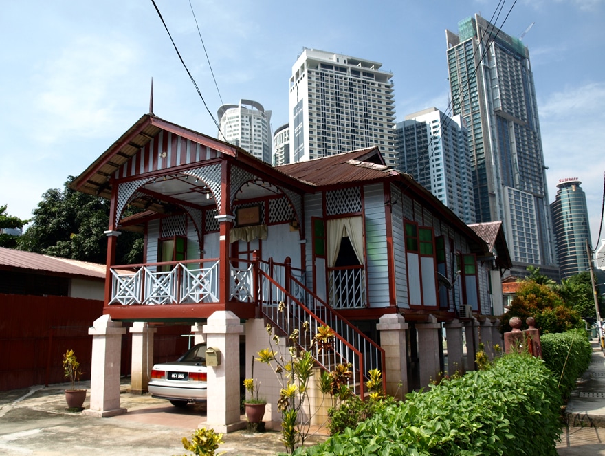 Maison malaise traditionnelle dans le quartier de Kampung Baru à Kuala Lumpur