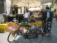 Le marché de la Via Verdi, le samedi.