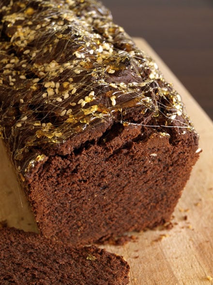 Cake chocolat-tahini tranché