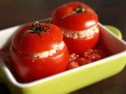 Tomates rondes farcies avant cuisson