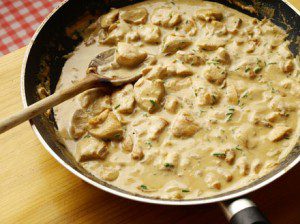 Poulet à la crème, moutarde et vin blanc - Cookismo