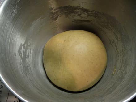 Boule de pâte à Stollen gonflée 