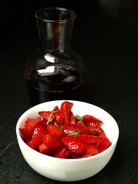 Salade de fraises au vin rouge
