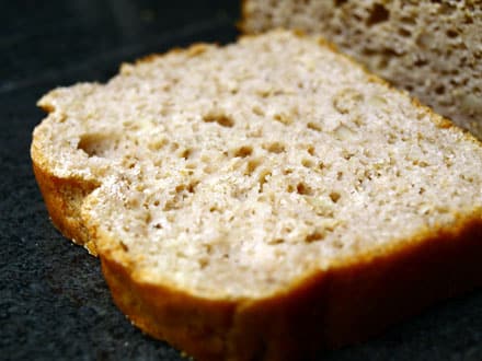 Tranches de pain sans gluten aux noix et farine de châtaigne