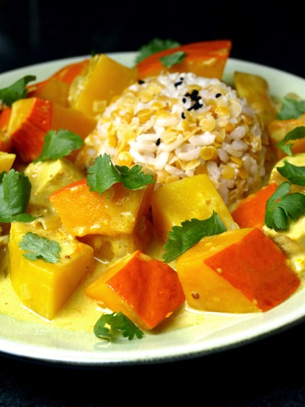 Curry de courge butternut et potimarron au lait de coco et tofu (veggie)