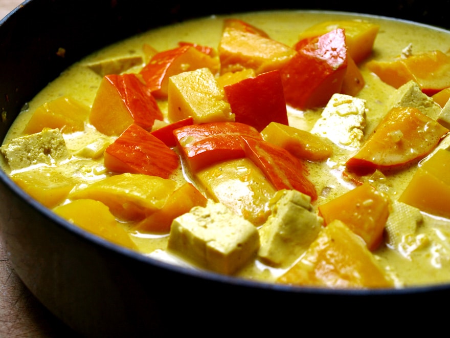Mijotage du curry à la courge et au tofu