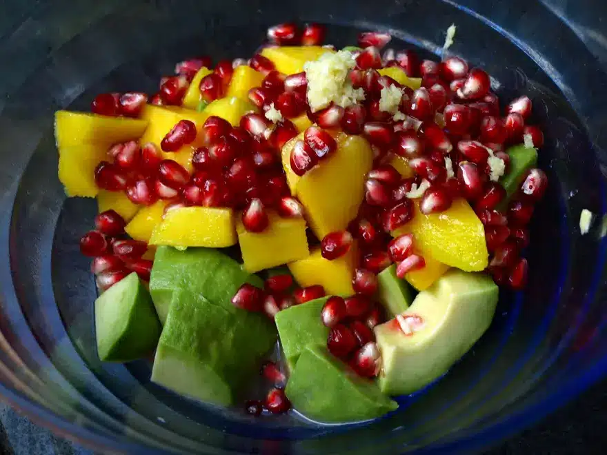 Salade d’avocat, mangue et grenade