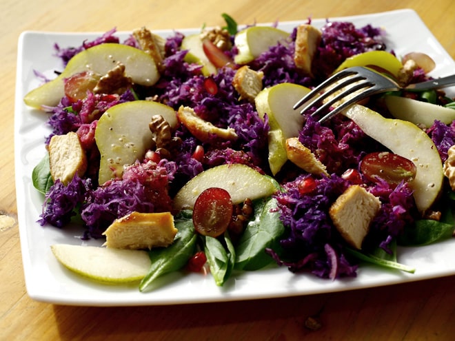 Salade automnale de chou rouge à la poire, épinard et kasha