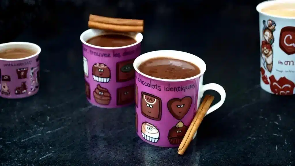 Chocolat chaud au lait d'amande et épices 1 tasse chocolat