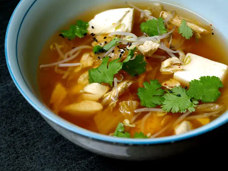 Soupe coréenne au kimchi et tofu soyeux