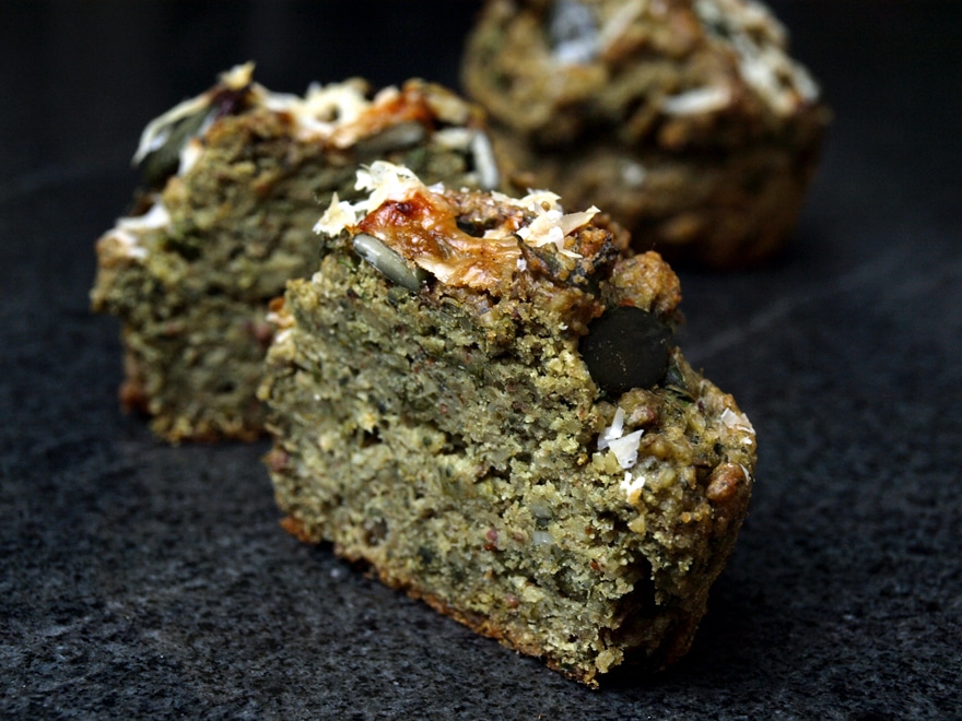 Muffins apéritifs sans gluten au chou kale et graines de courge