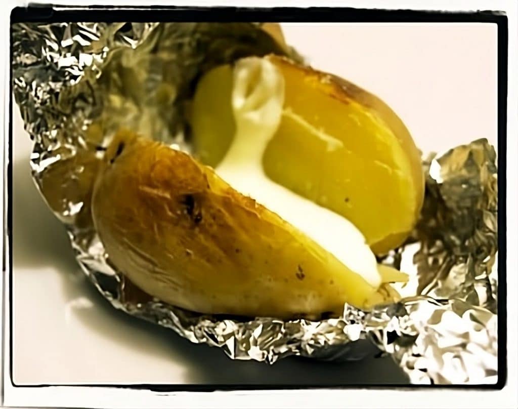 Les Pommes de Terre en Papillote d'Aluminium à la Perfection